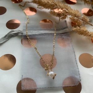 dainty thin pearl necklace